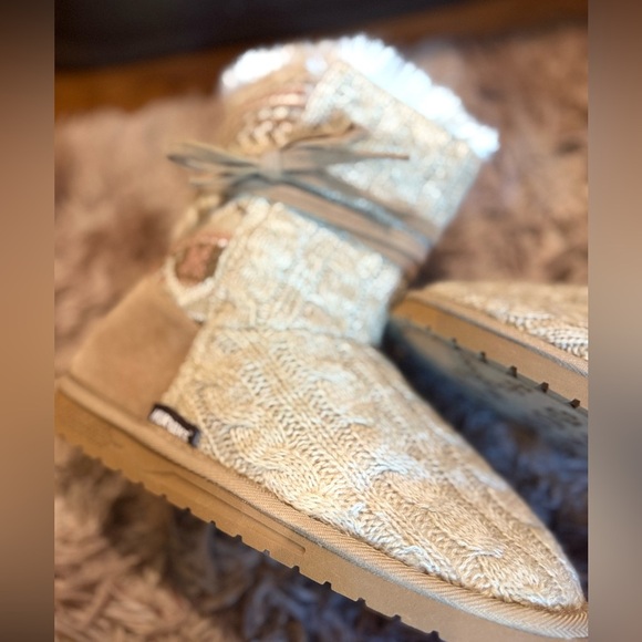 EUC CLEMENTINE BOOT-WINTER SHIMMER MukLuks - Picture 3 of 5